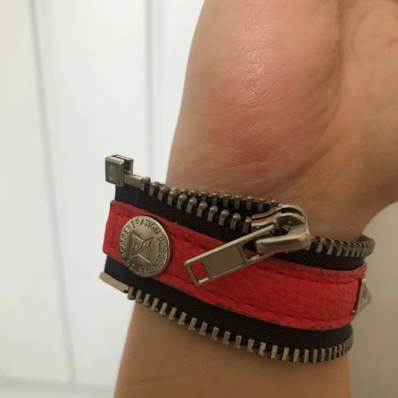 BCBGeneration Zipper Bracelet - Picture 3 of 4